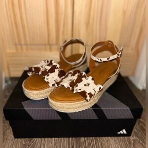 Pierre Dumas Beige Cow Print Sandals